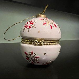 Lovely Ceramic Snowflake Ornament - It Opens!